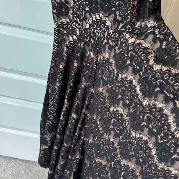 Betsy & Adam Black Lace V-Neck Maxi Gown